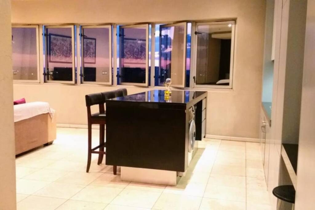 Stunning Studio apt with stunning Joburg views Johannesburg Exterior foto